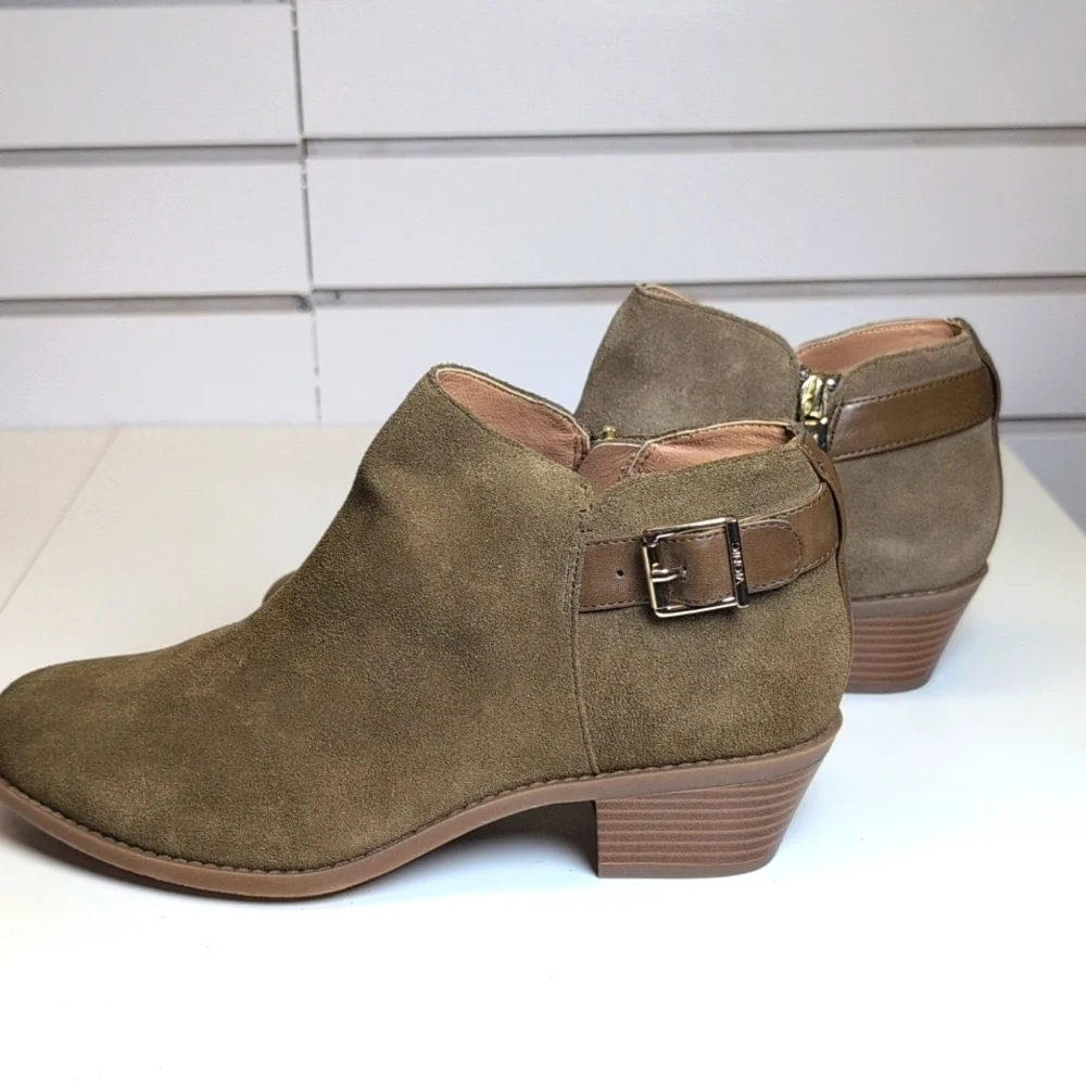 Vionic Womens Millie Suede Zipper Booties  NIB Size 8 Wide Olive